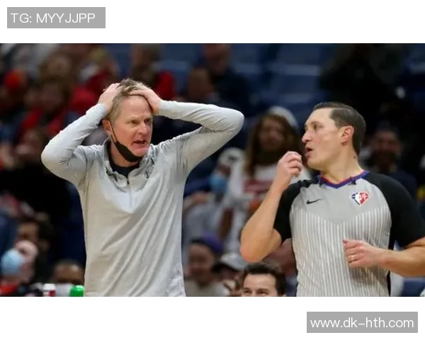 足球场上的激烈对抗:顶级球星冲突引发观众热议与争议