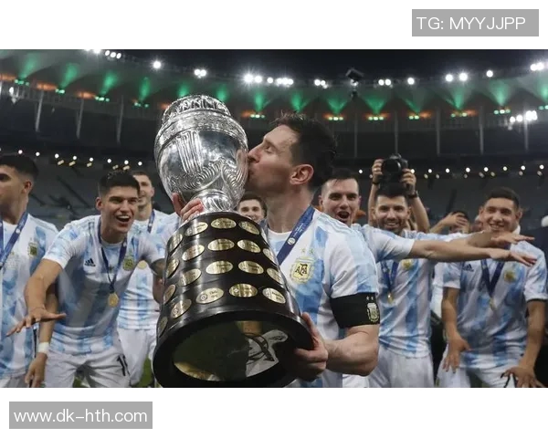 梅西带领阿根廷勇夺世界杯冠军重回巅峰 足球历史再添传奇篇章
